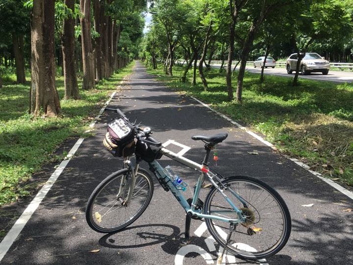 屏 東 萬 金 糖 鐵 自 行 車 道