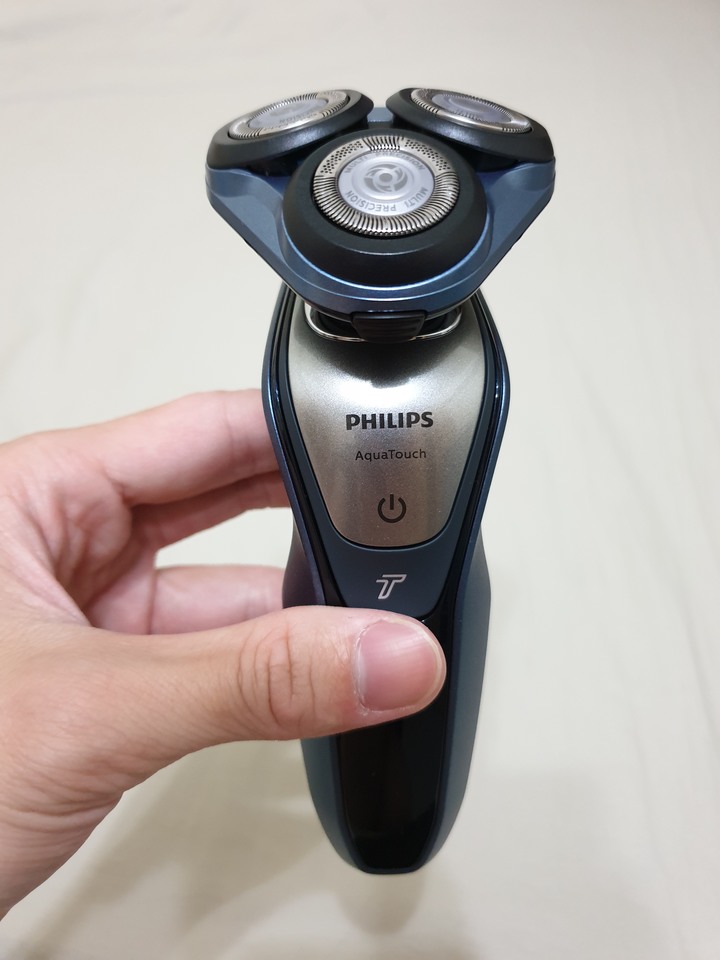 [簡易開箱] Philips AquaTouch S5620 乾濕兩用電鬍刀