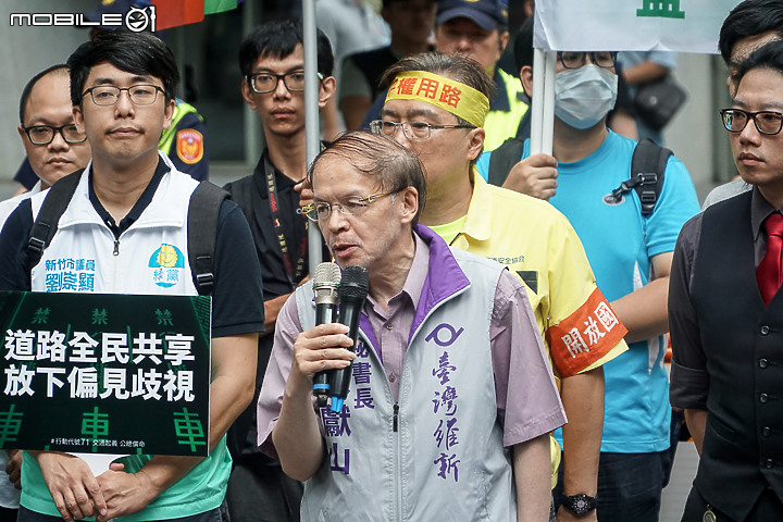 【採訪】騎士也要有安全的路！台灣機車路權促進會起義包圍公路總局抗議！
