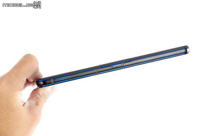 Lenovo Legion Phone Duel開箱速覽 規格同樣到頂、中置設計夠噱頭