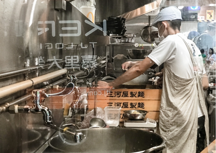 來研究一下「柚子清香口味拉麵」、京都柚子豚骨拉麵研究中心！