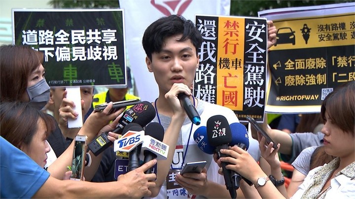 爭蘇花改路權！500多位機車族包圍公路總局
