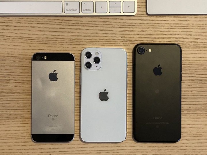 果粉嚇歪iPhone 12「變很小」！走回第一代「單手操控」尺寸，比女生手掌還小