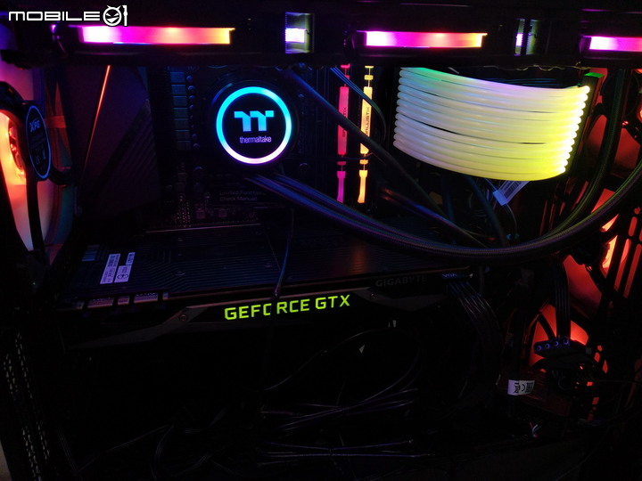 真勇者開箱TT Floe DX RGB 360一體式水冷散熱器