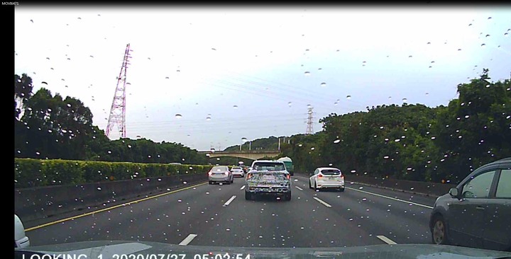 高速公路看到的UV偽裝車