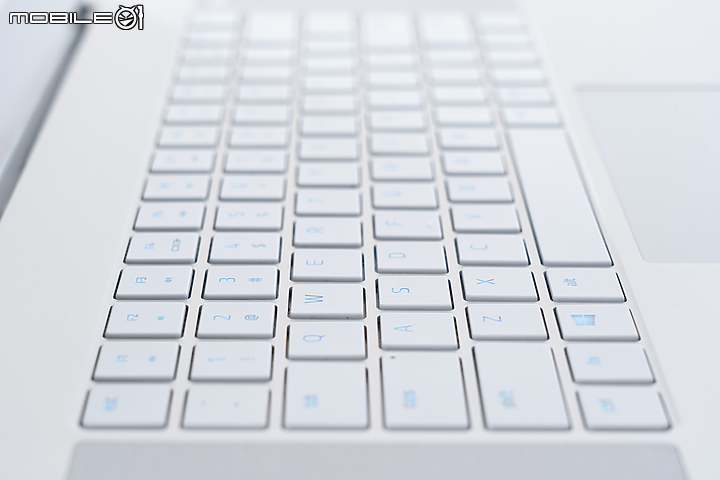Razer Blade 15 Studio Edition 全台首測｜一機完成工作娛樂大小事！