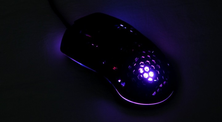 平價輕量洞洞鼠 Anacomda Black Hole RGB 遊戲滑鼠開箱