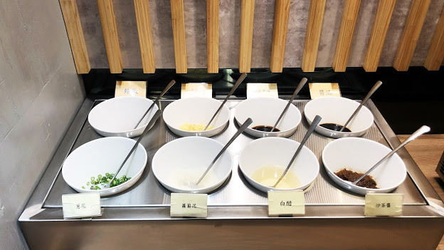 台中北屯 天童本湯鍋物，CP超人氣海鮮總匯鍋 568元 吃遍L1天使紅蝦、藍蝦、火山湖小龍蝦 等高檔食材。