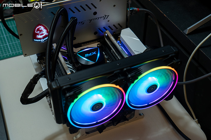 雙光圈的顏值加持 ADATA XPG LEVANTE 240