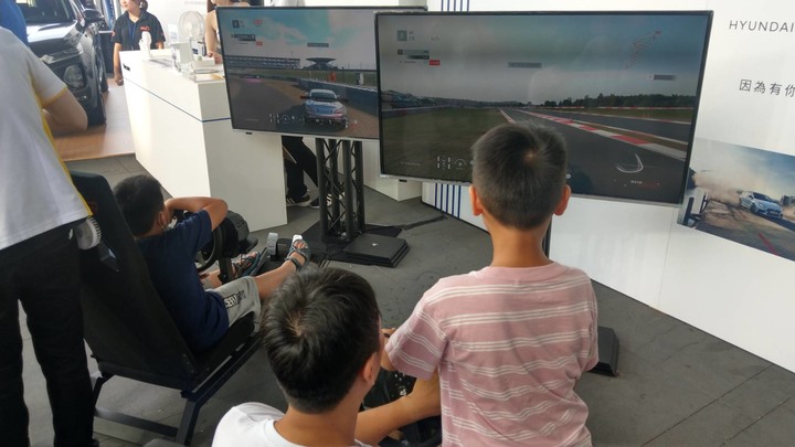 現代汽車巡迴之Venue二次賞車心得！人多車多妹子多~~