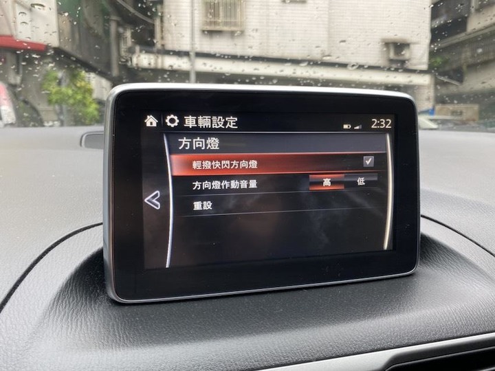 你可能不知道的新車功能:兩段式方向燈該怎麼用才不會被開罰?
