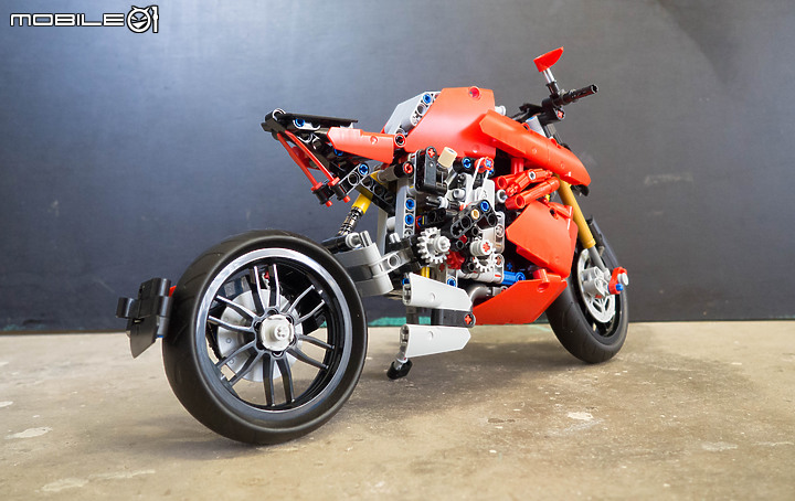 我把LEGO Ducati Panigale 改造成 Ducati Diavel 了