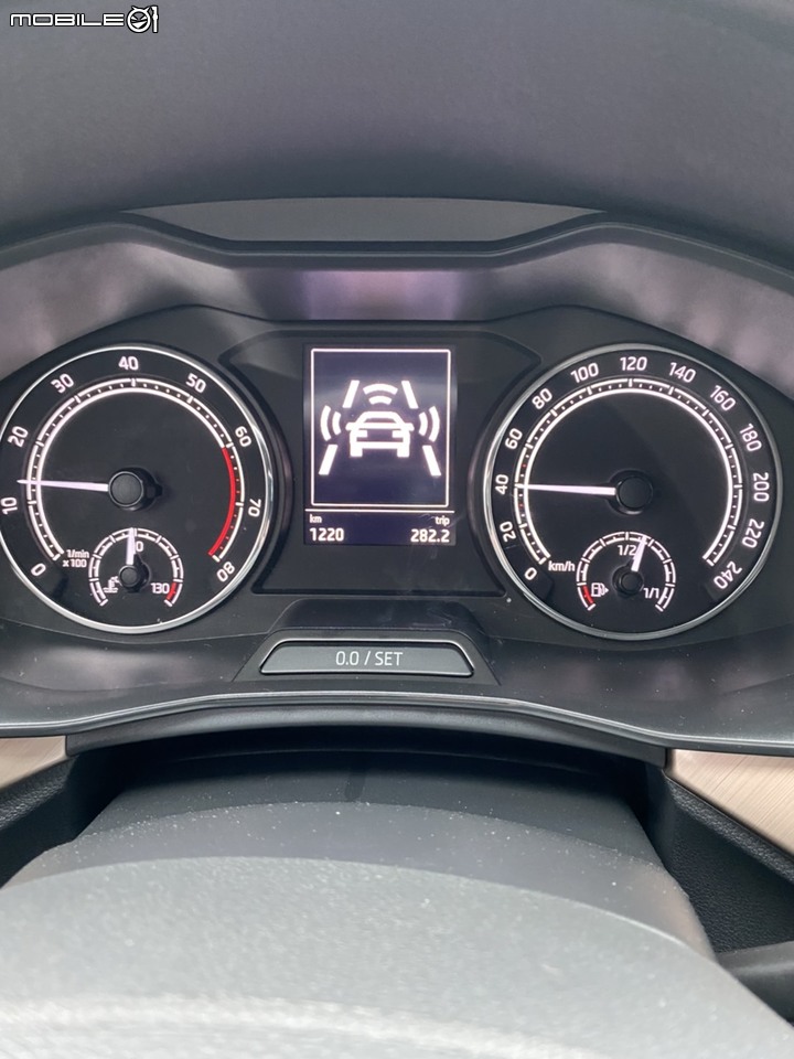 揮別舊愛,踏上綠階梯--Skoda Scala 1.0TSI 開箱!