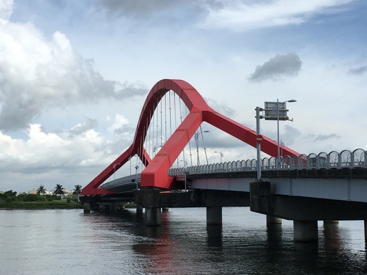 東 港 小 鎮 漫 遊 騎