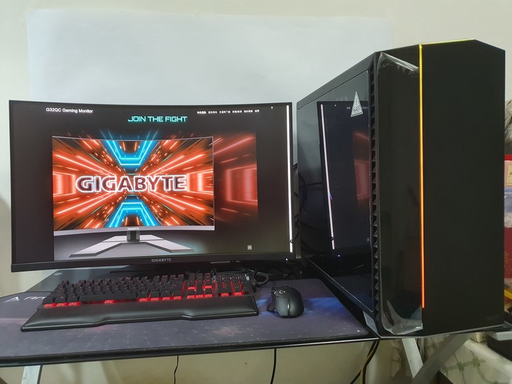 It's time to join the fight. GIGABYTE最新戰術型曲面電競螢幕G32QC開箱試用