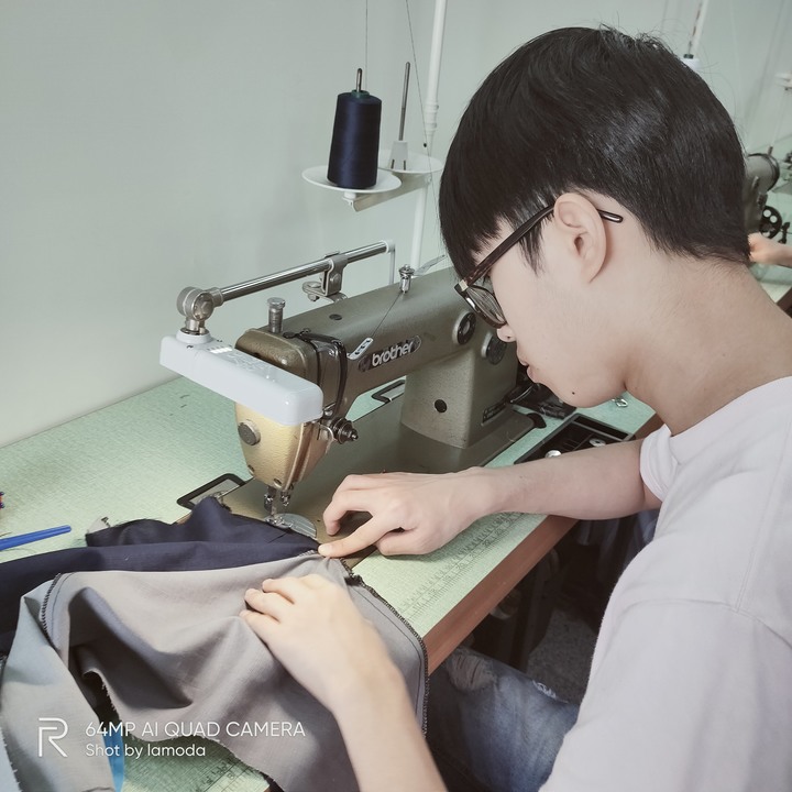 [服裝設計知識]-認識不對稱的服裝設計 穿出專屬的個性時尚