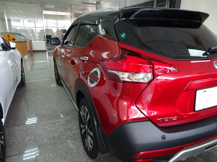 [開箱] 熱騰騰的紅黑雙色版新車NISSAN Kicks 開箱（含全台神單版）