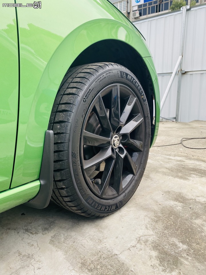 揮別舊愛,踏上綠階梯--Skoda Scala 1.0TSI 開箱!