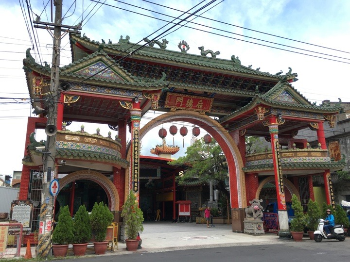 東 港 小 鎮 漫 遊 騎