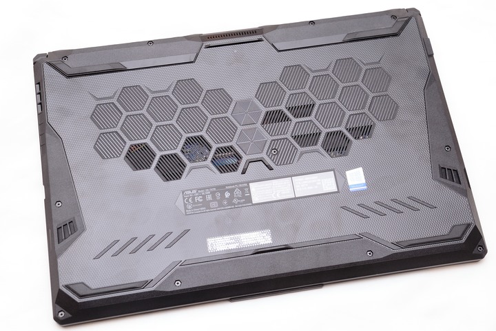 螢幕加大更全能，ASUS TUF Gaming A17 FA706IU 電競筆電開箱測試