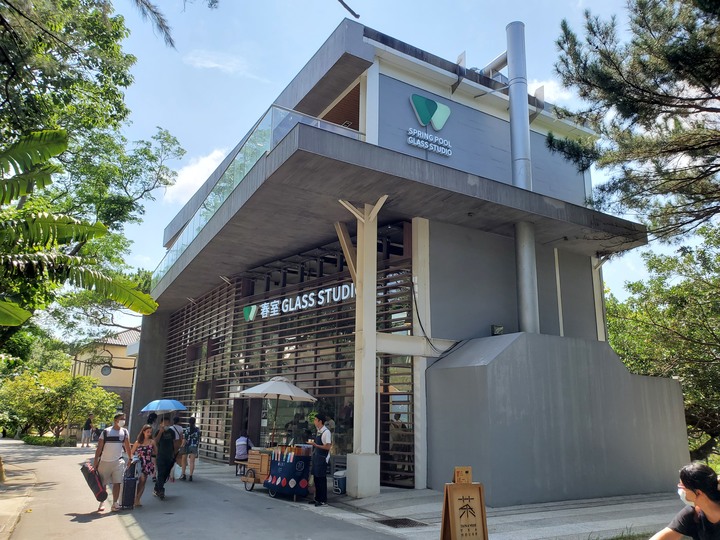 【小惡魔振興劵】「春室Glass Studio+The POOL」玻璃文藝空間/吹吹玻璃/品嚐漂浮氣泡飲