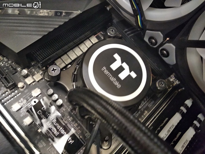 真勇者開箱TT Floe DX RGB 360一體式水冷散熱器