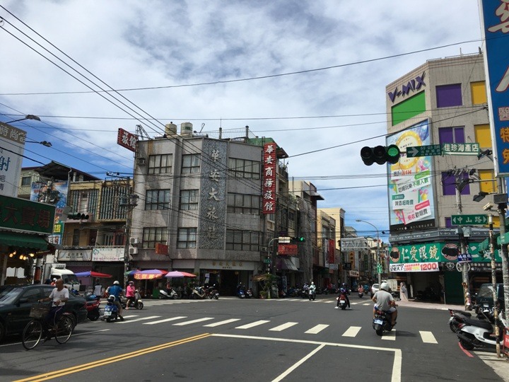 東 港 小 鎮 漫 遊 騎