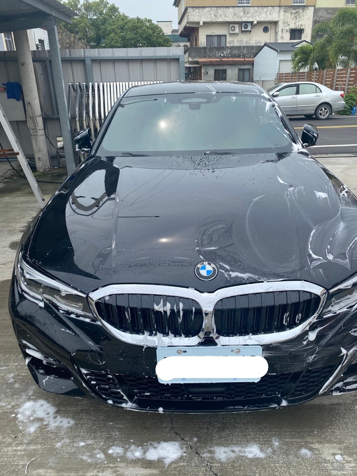 320i洗澎澎過程,請把握願意在炎夏中陪洗車的朋友XD