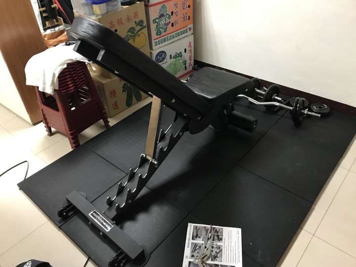 請問REP AB-3000臥推椅(俗稱的REP6000) 可以直立收納嗎?