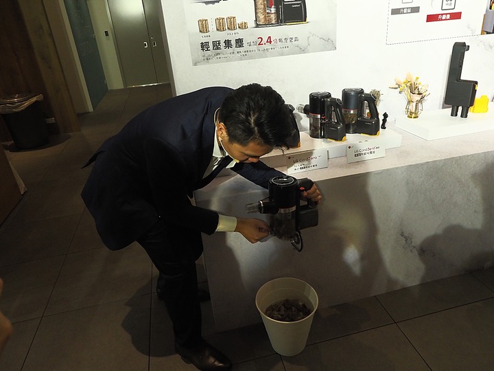 乾吸濕拖、潔淨體驗 — 《LG A9 K系列 WiFi 濕拖無限吸塵器 X Mobile01網友獨家體驗會》心得分享