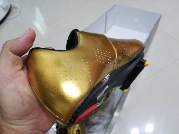 [分享] Crono CR1 碳纖，金色色系