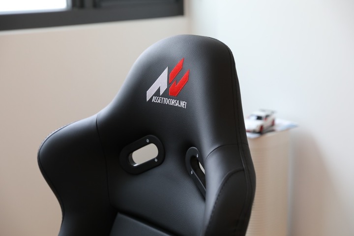 PORSCHE 廠隊職業車手使用賽車Fanatec + Rseat 模擬器購入!