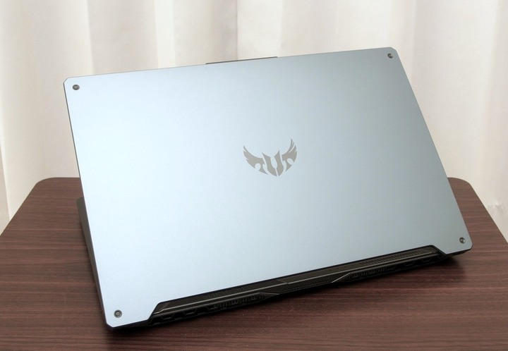 移動大視界 ASUS TUF GAMING F17 FX706LI 開箱