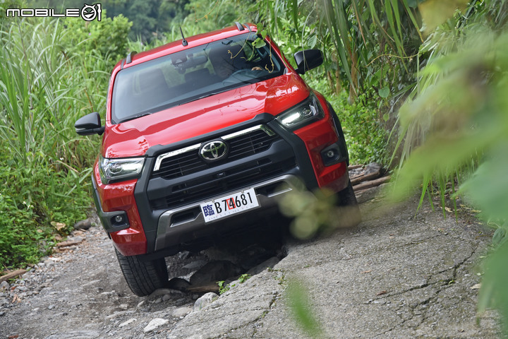 Toyota 小改款 Hilux 試駕，探索秘境的好夥伴！