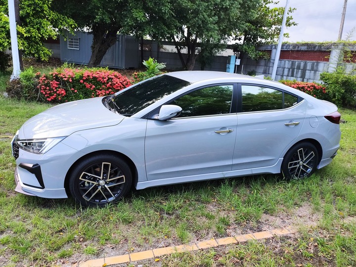 (簡易開箱)首購族 Elantra sport 極速版 水泥灰