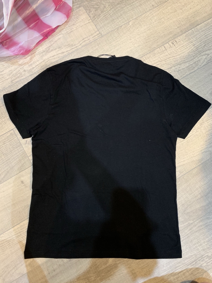 「開箱」GUCCI黑色帶綠紅側背包 & 黑色logo Tee