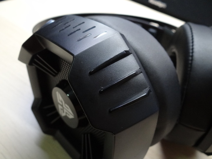 點我看大圖 FANTECH HG21 7.1聲道RGB電競耳機開箱評測