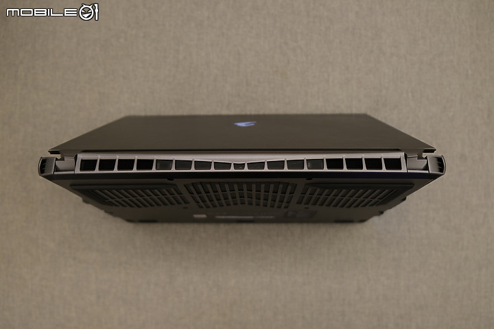 點我看大圖 搭載機械鍵盤跟RTX 2070 SUPER和10代 Intel處理器的電競筆電外加誠意滿點的連接埠 | GIGABYTE AORUS 15G 使用體驗