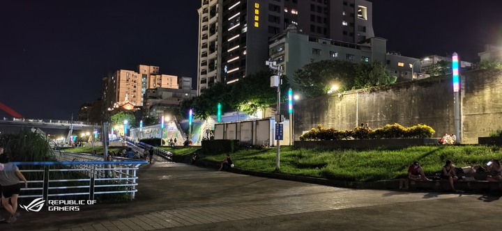 ROG Phone 3 目前世界上最專業的遊戲手機(簡單開箱)