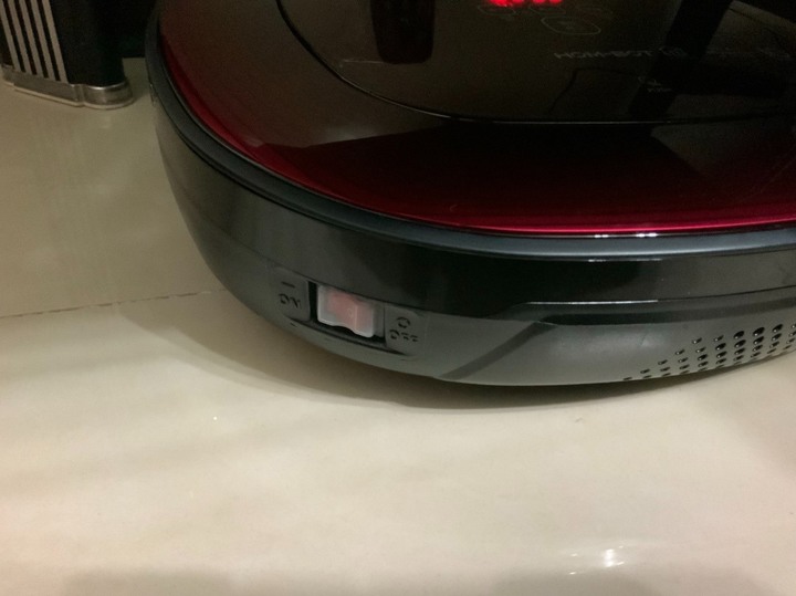 【開箱】VR6685TWARVCordZero™ WiFi濕拖清潔機器人-雙眼
