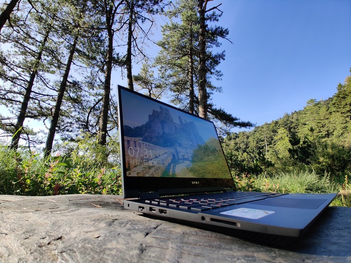 玩遊戲不必宅在家！ HP OMEN 15 潮競筆電