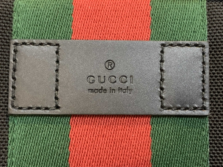 「開箱」GUCCI黑色帶綠紅側背包 & 黑色logo Tee
