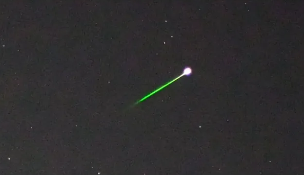 潮境公園飛天掃帚下的浪漫星空_英仙座流星雨
