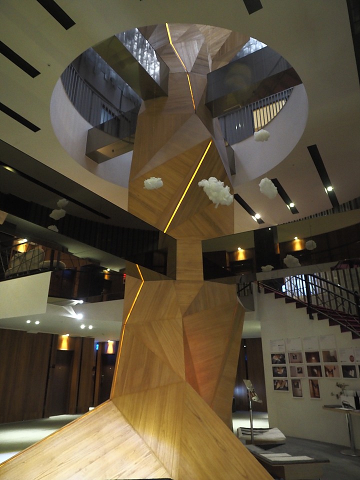 【小惡魔振興券】【住宿分享】The tree house 樹屋旅店 — 位在高雄市區內,六合夜市附近的特色設計旅店