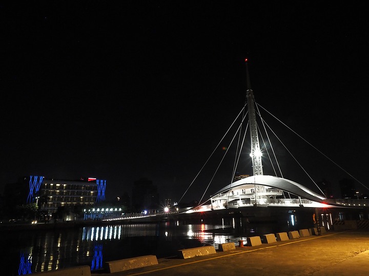 【小惡魔振興券】高雄市 鹽埕區 大港橋 — 全臺唯一會旋轉的行人橋