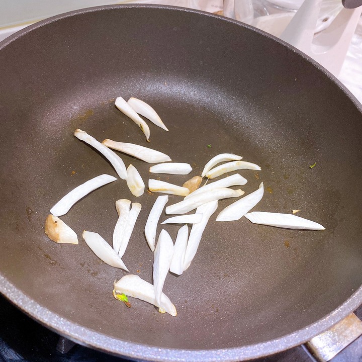 深夜食堂-食肉怪的炒泡麵
