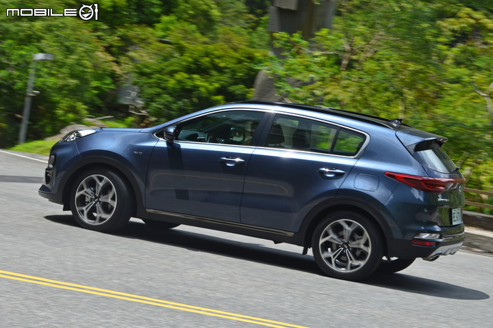 RAV4 / Kuga / Forester / Sportage / Tiguan 集體評比 四驅型 SUV 全面考驗!