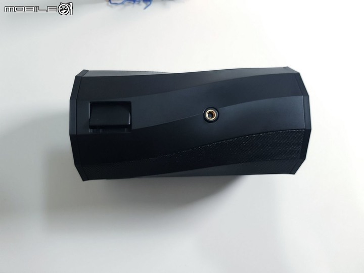 [開箱] Acer C250i攜帶型滾筒投影機