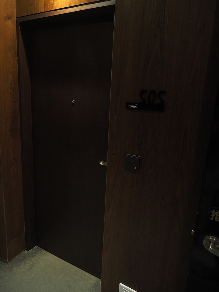 【小惡魔振興券】【住宿分享】The tree house 樹屋旅店 — 位在高雄市區內,六合夜市附近的特色設計旅店