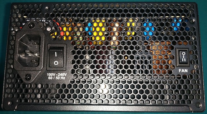 智慧風扇多項保護陪你征戰七年!振華LEADEX III金牌650W全模組電源供應器開箱